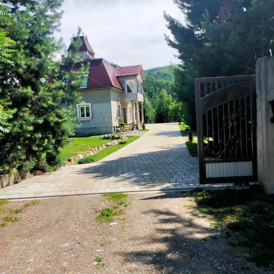 Casa Luna Gura Humorului Esterno foto