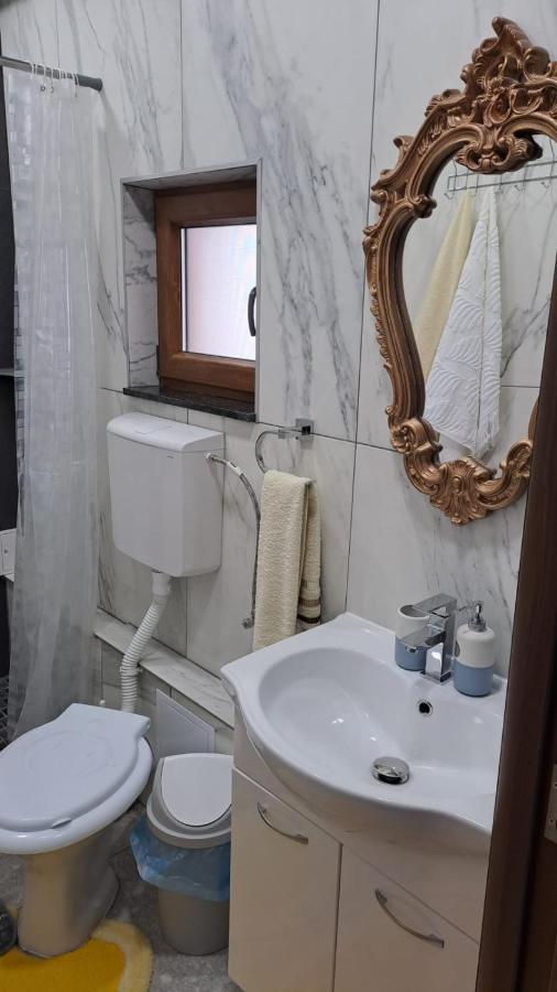 Casa Luna Gura Humorului Esterno foto