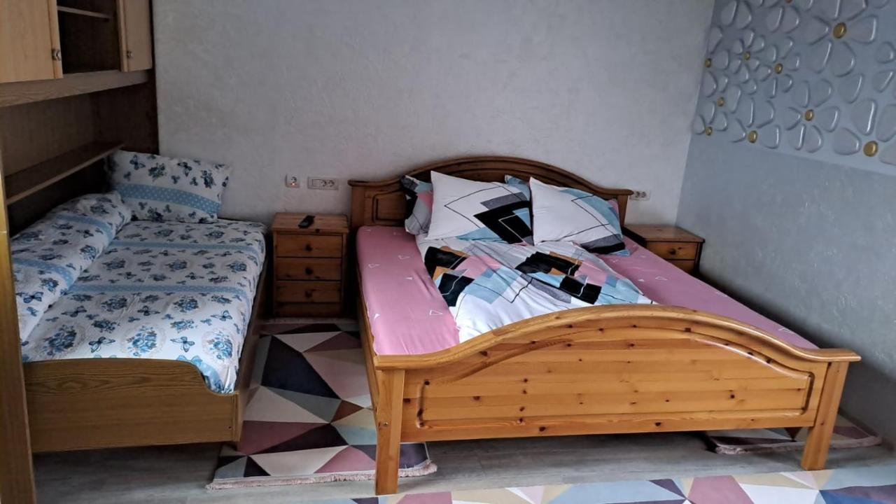 Casa Luna Gura Humorului Esterno foto